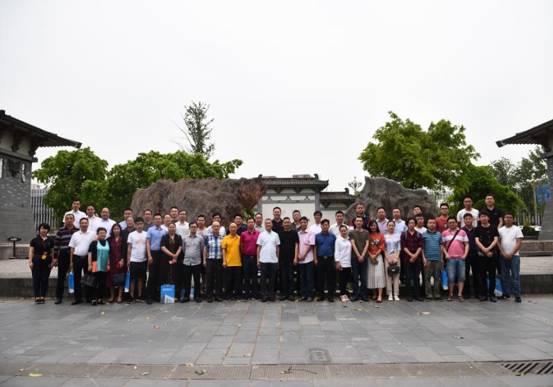 華普永明“新時(shí)期·新機(jī)遇”——照明企業(yè)變革研討會(huì)順利舉行-2.jpg